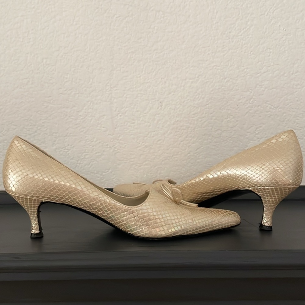 ESCADA vintage kitten heels pearl gold pointy US 7,5 fit best 7 made in Italy - Picture 4 of 11